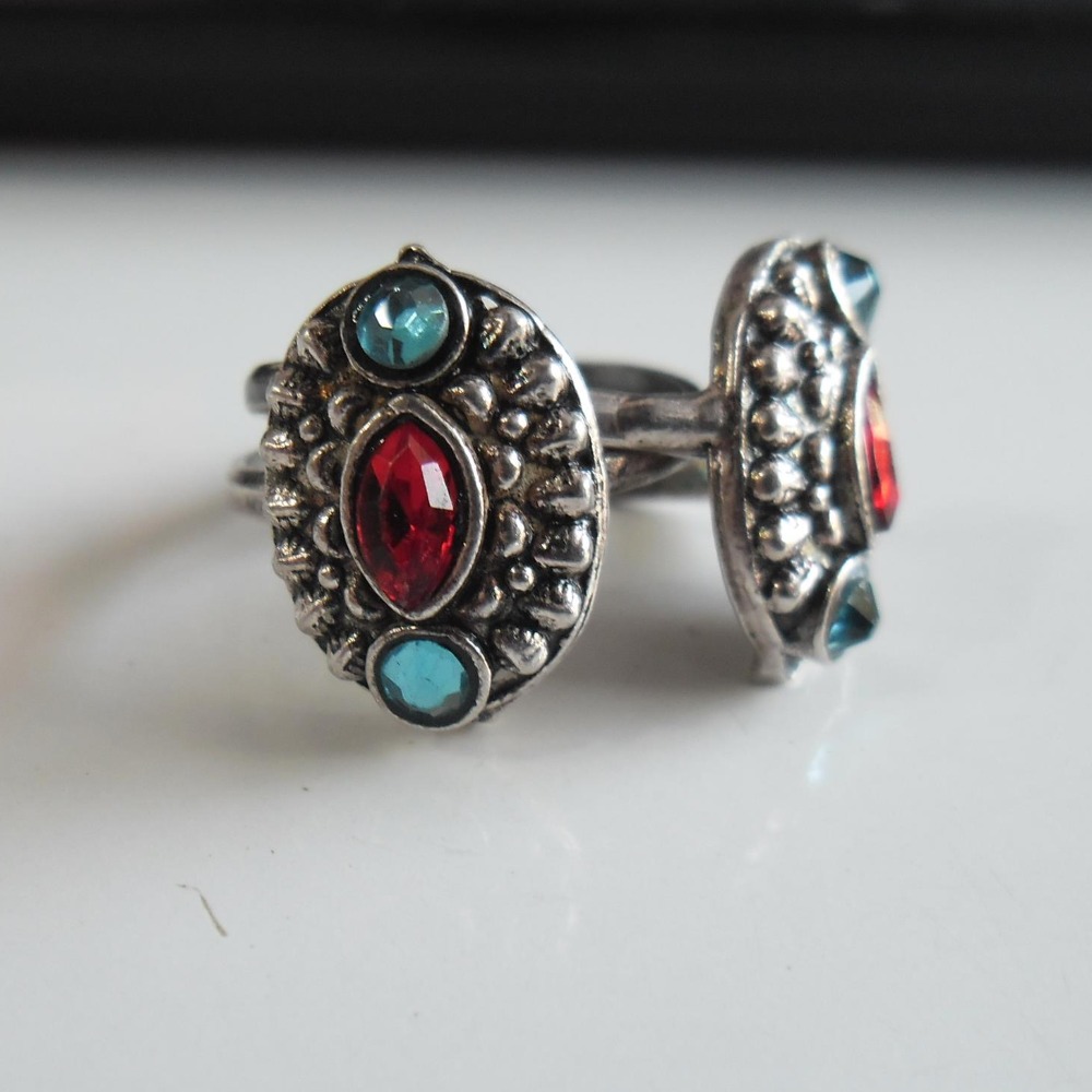 Silver  oxidised ,  red & blue stone  toe  rings  for  ladies