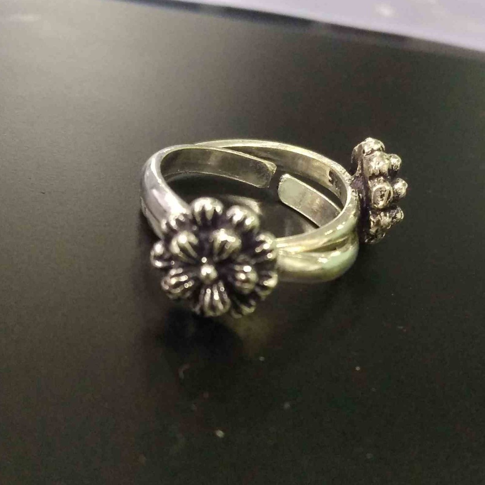925 sterling silver  oxidised flower  design  toe ring / bichiya