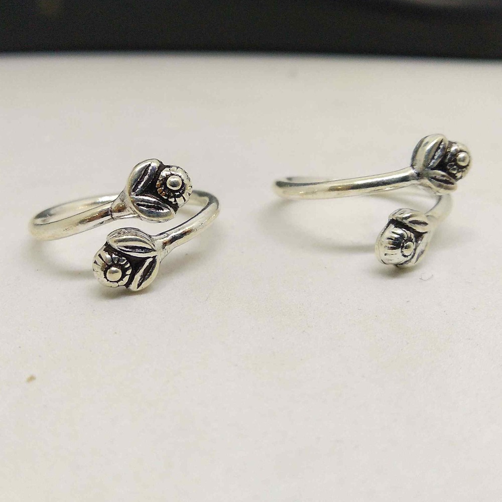 Silver fancy toe ring  / bichiya   for ladies