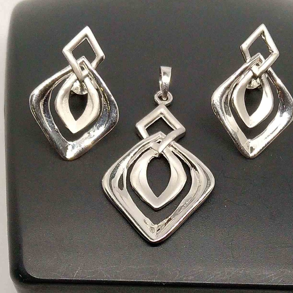 925 Sterling Silver Met Finish Design Pendant Set For Girls