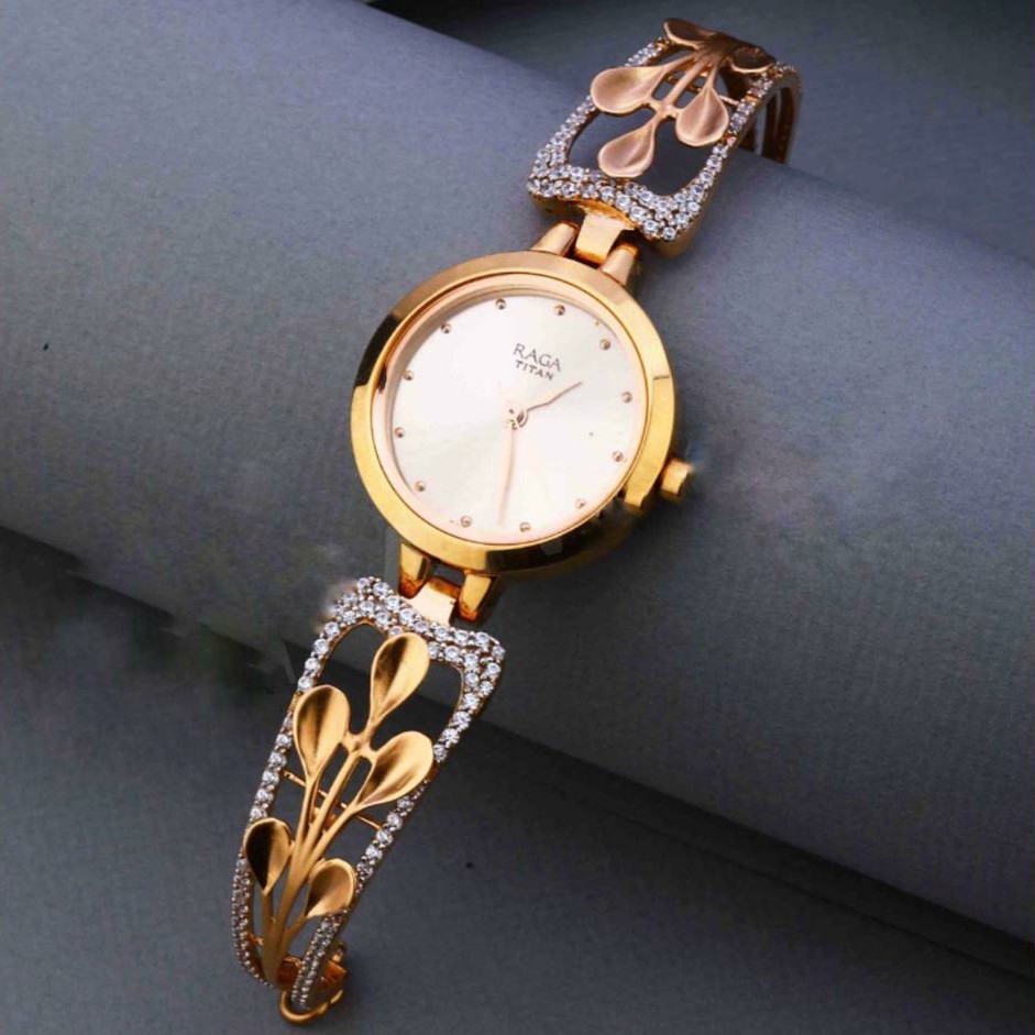18KT Rose Gold fancy round dial watch for ladies