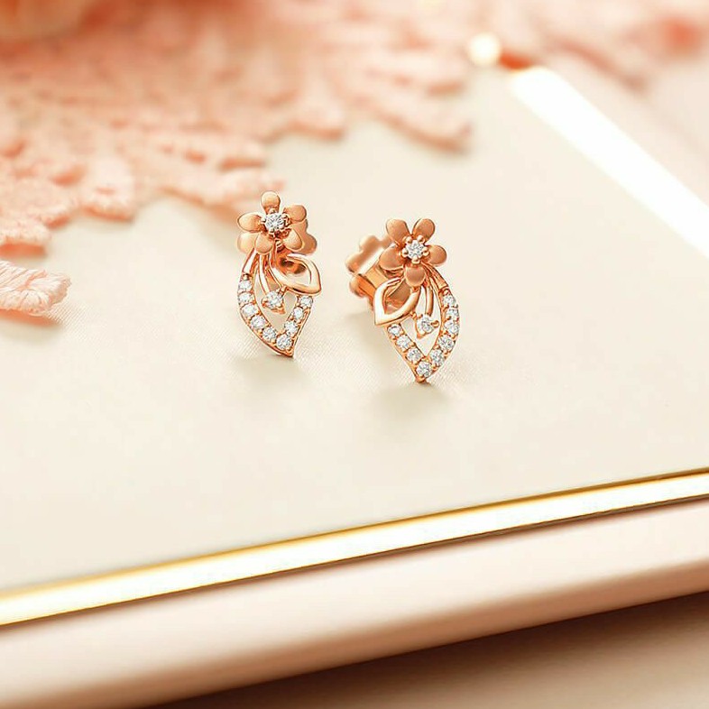 18KT Rose Gold Fancy casual ware flower earrings for ladies