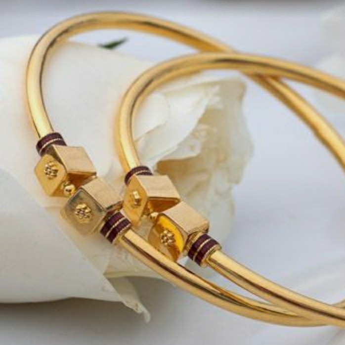 22KT / 916 Gold plain square kadli Bangle for ladies KKG0000