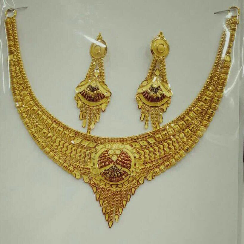 22KT Gold Ladies Modern Trendy Necklace Set
