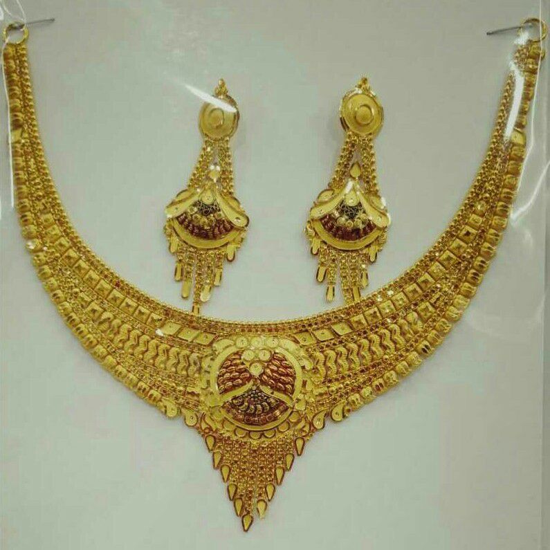 22KT Yellow Gold ladies Charming Vertical Necklace set