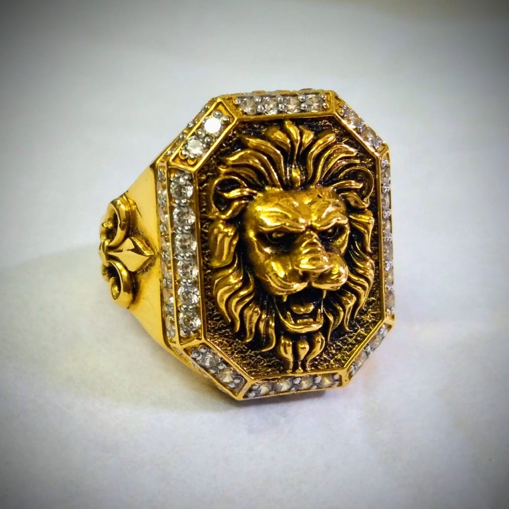 916 Gold Fancy Gent's Lions Face Ring