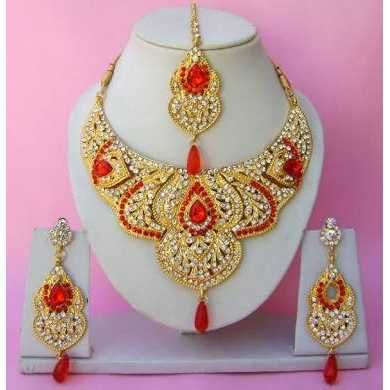 Modern Stunning Necklace Set