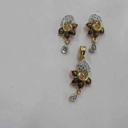 22KT Gold Indian Flower Style Pendant Set