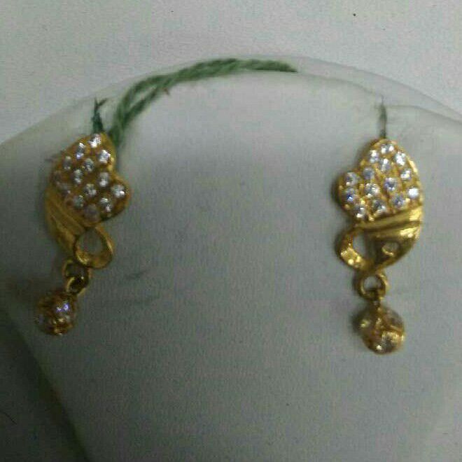 18K / 750 Gold Ladies Diamond CZ Earrings