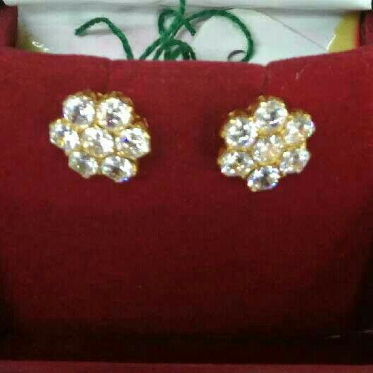 18K / 750 Gold Flower Diamond Cz Earring