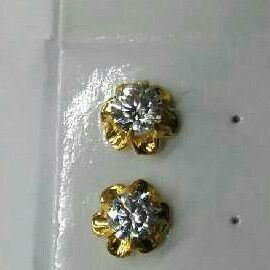 18K / 750 Gold Attractive Flower Earrings
