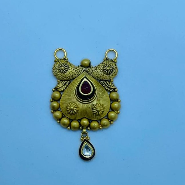 916 Hallmark Gold Stylish Design Pendant