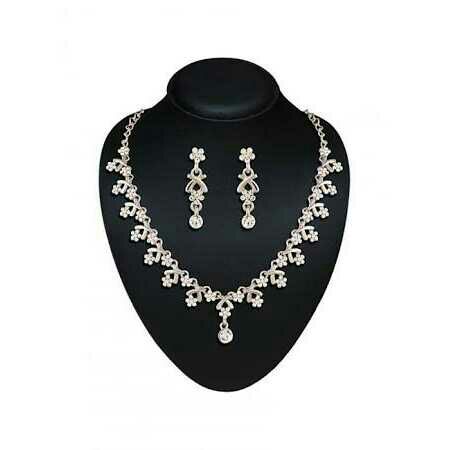 Gold Diamond Fashionable Necklace Set