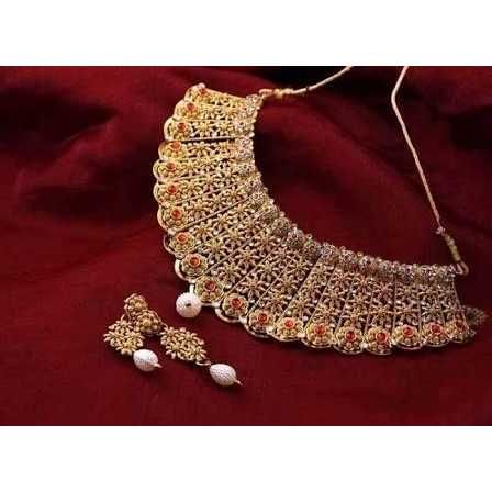 Modern Ladies Gold Stylish Necklace Set