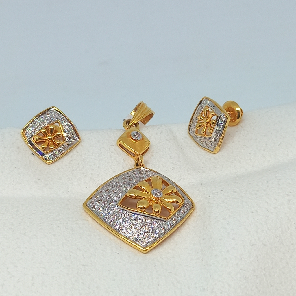 20 kt ladies pendant set