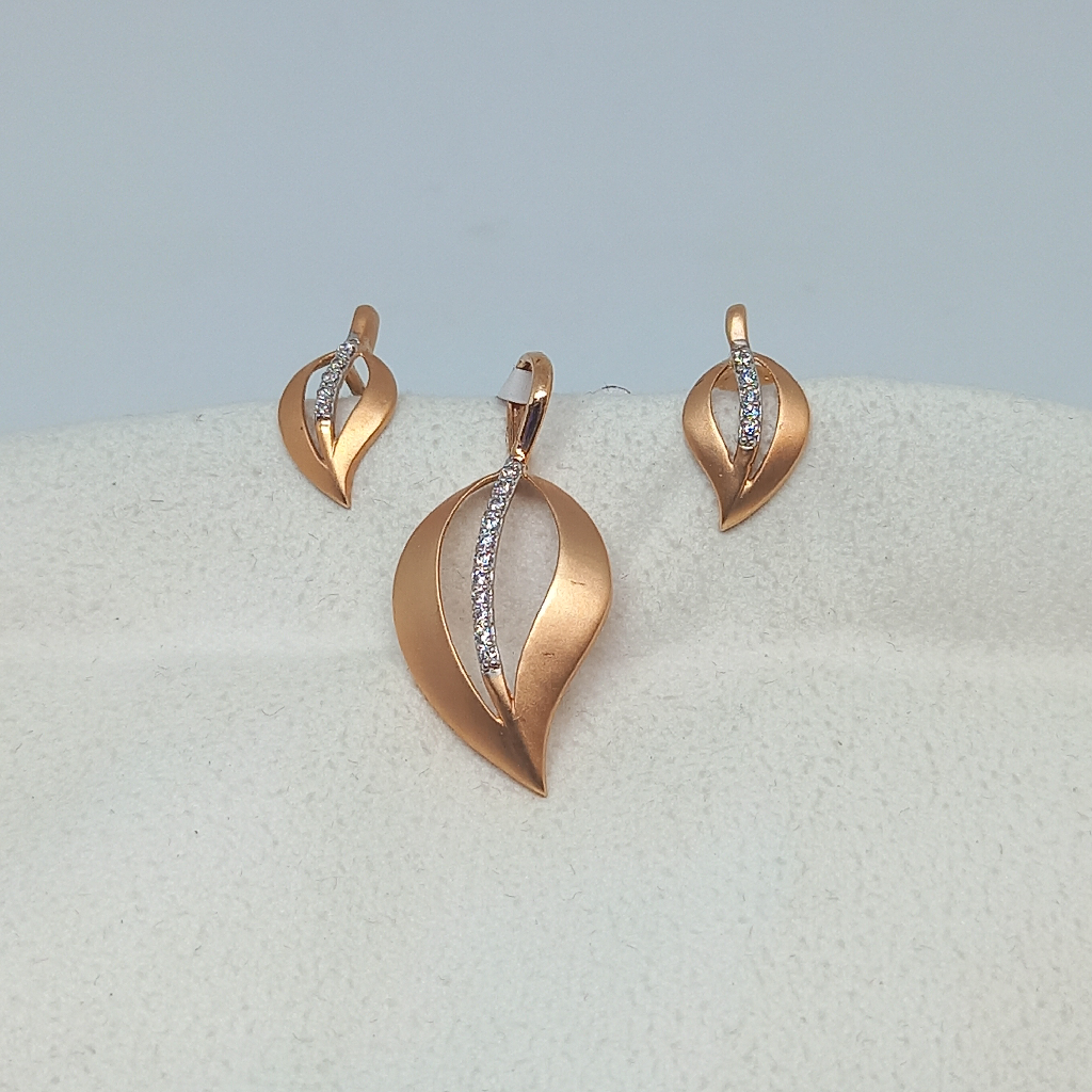 18 kt ladies pendant set