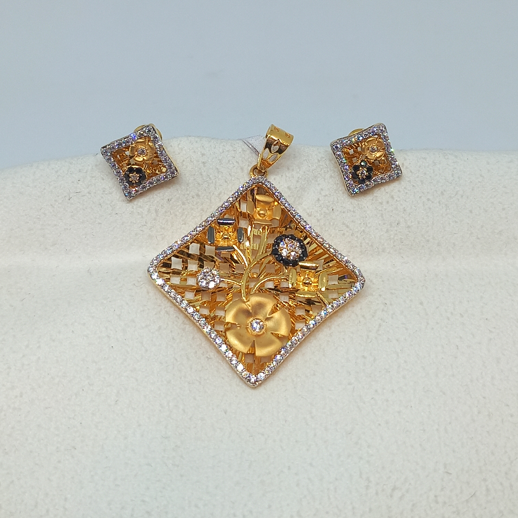 18 kt ladies pendant set