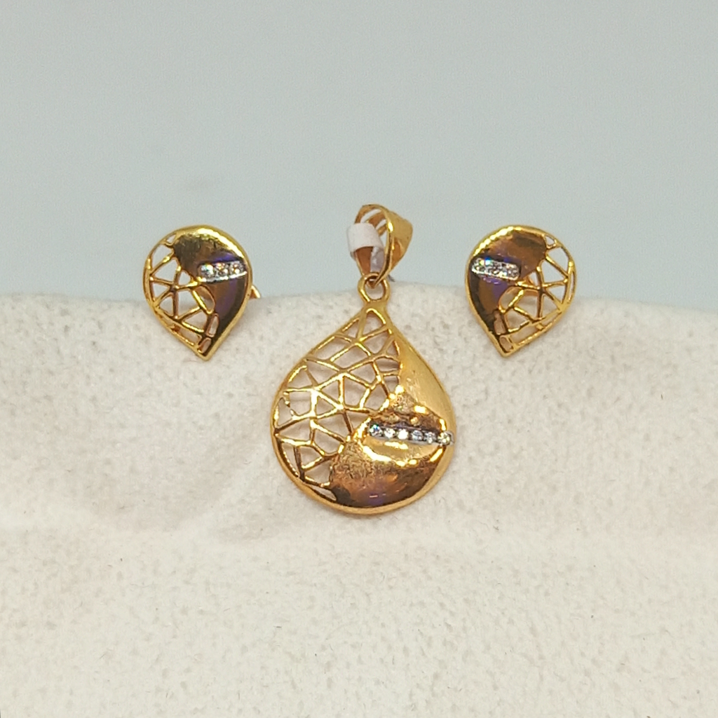 18 kt ladies pendant set