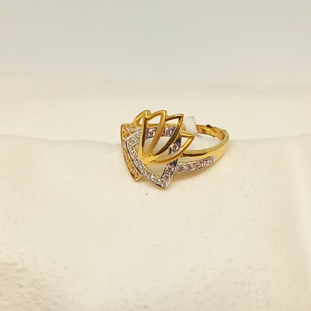 18kt ladies ring