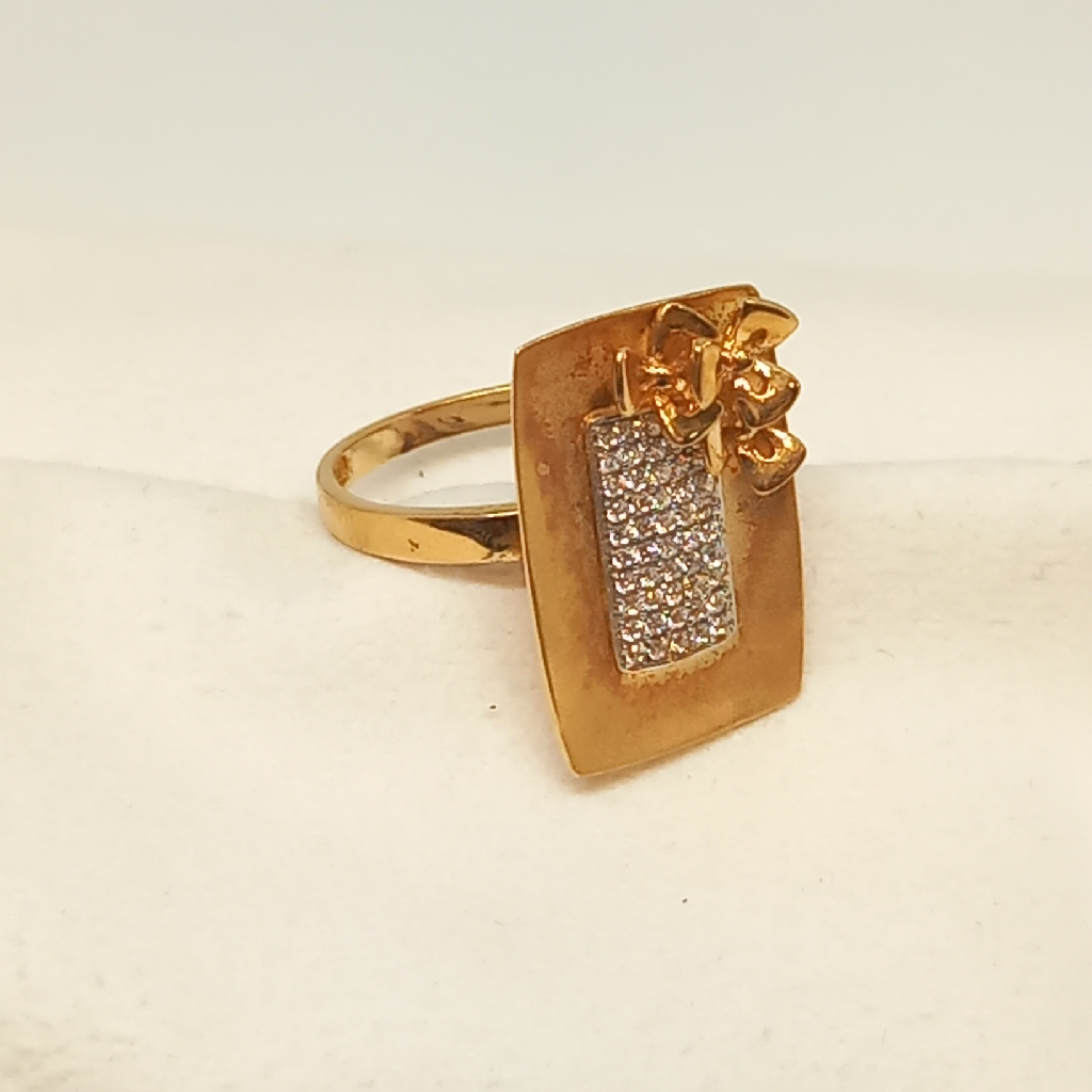 18kt ladies ring