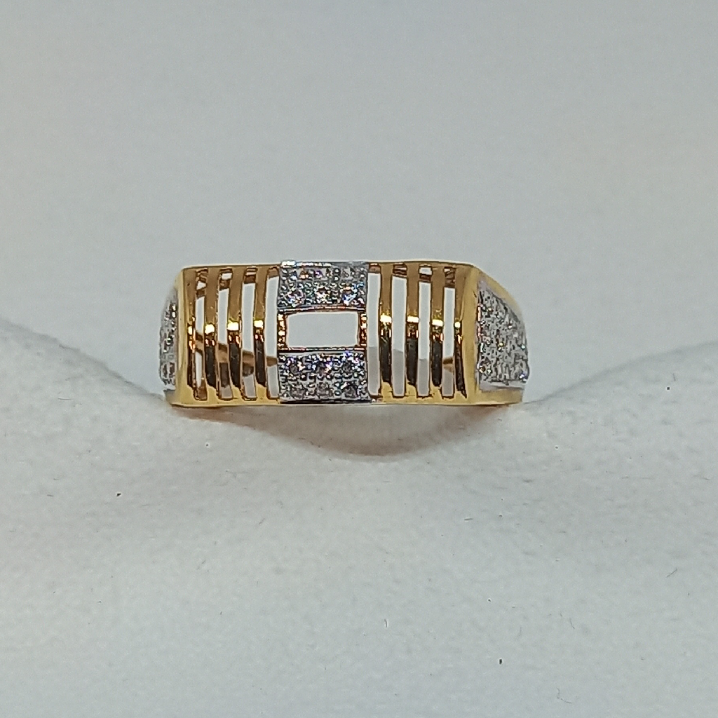 18Kt Gold Gents Ring