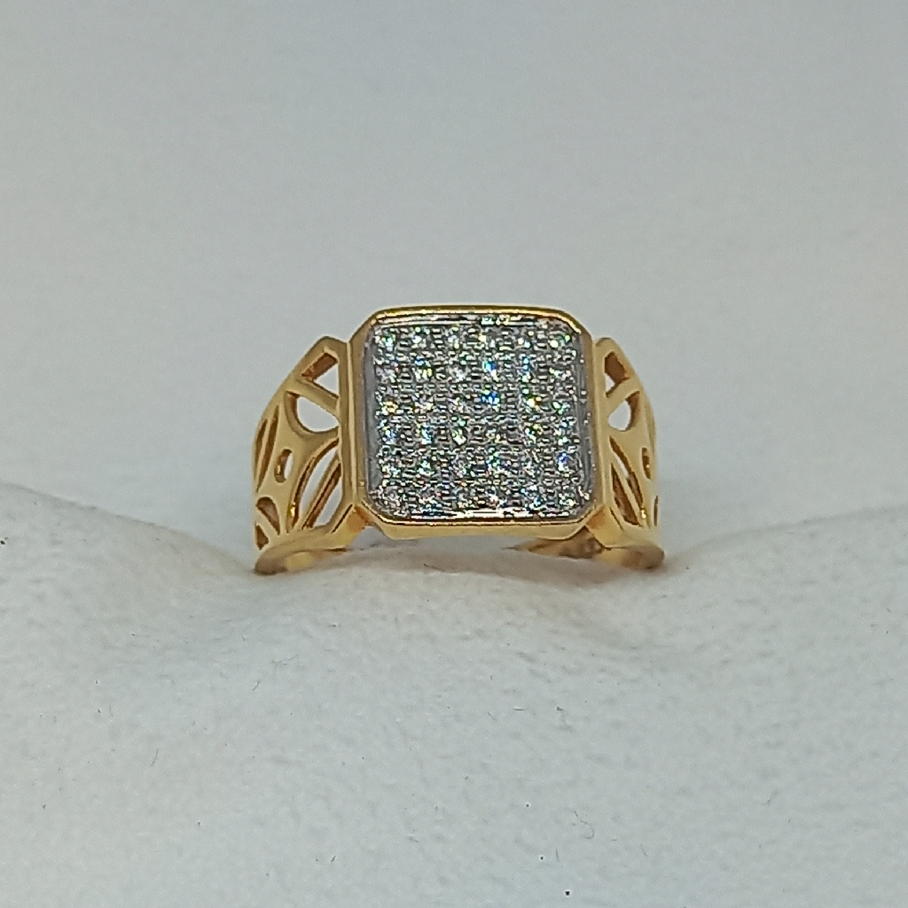 18Kt Gold Gents Ring
