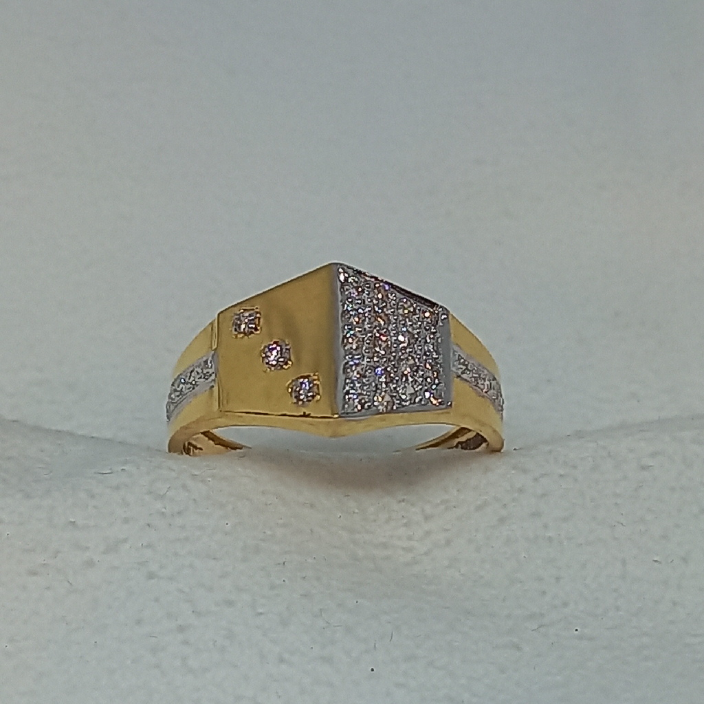 18Kt Gold Gents Ring
