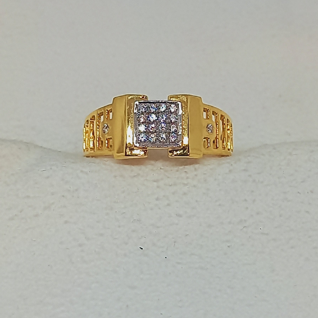 18Kt Gold Gents Ring