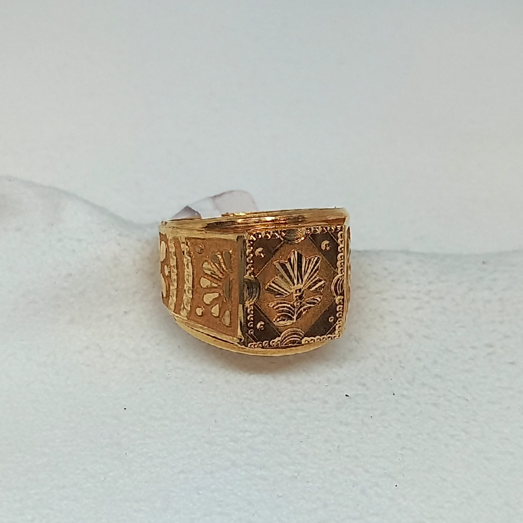 18Kt Gold Gents Ring