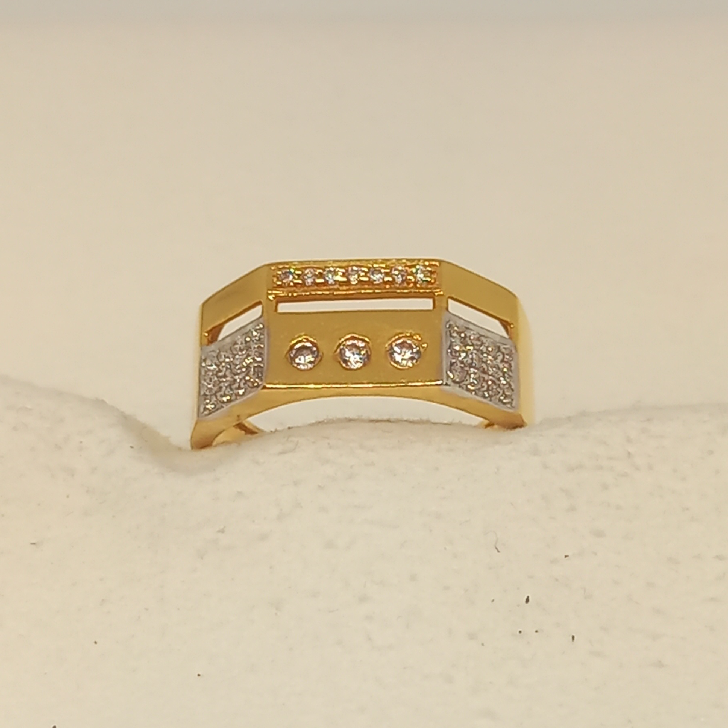 18Kt Gold Gents Ring