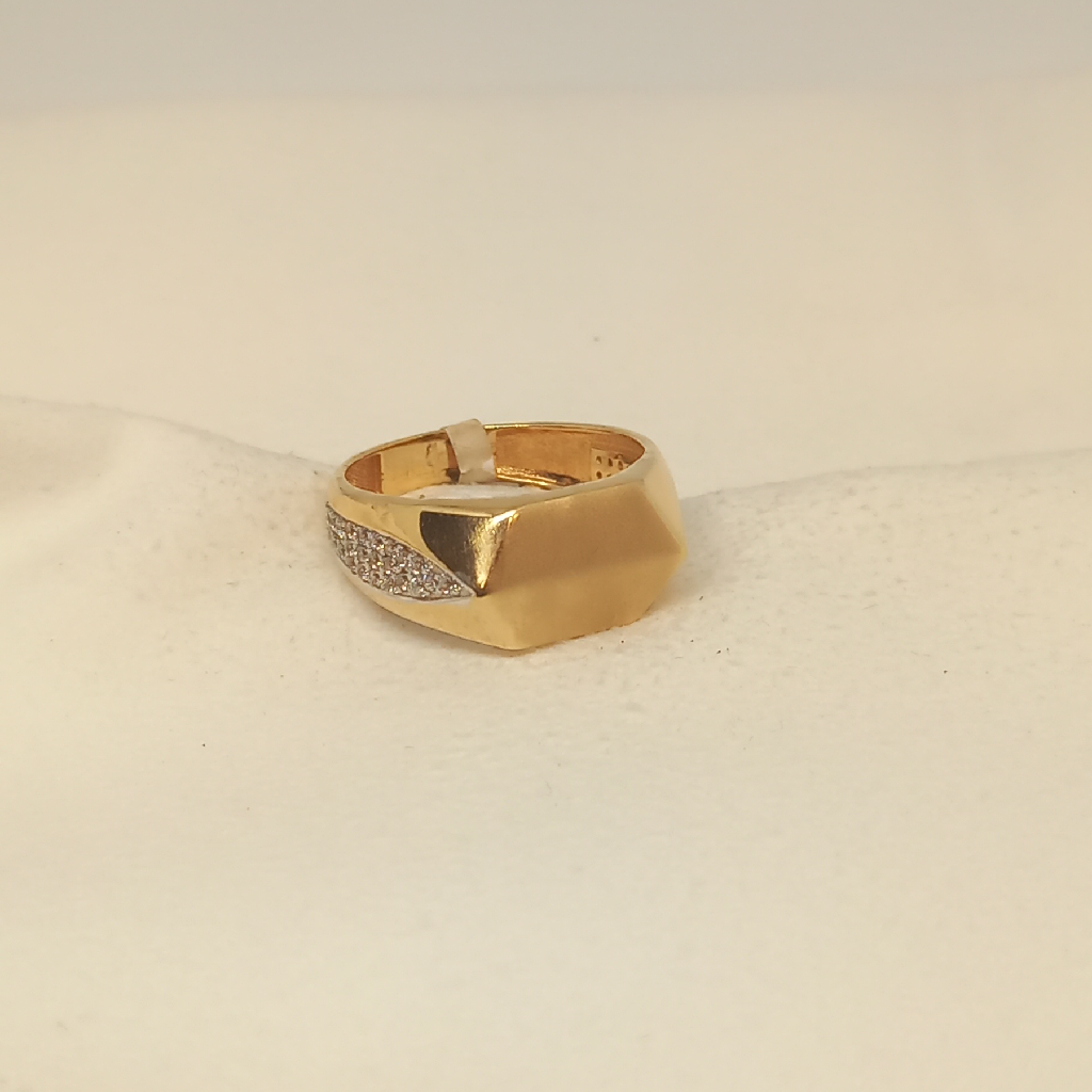 18Kt Gold Gents Ring