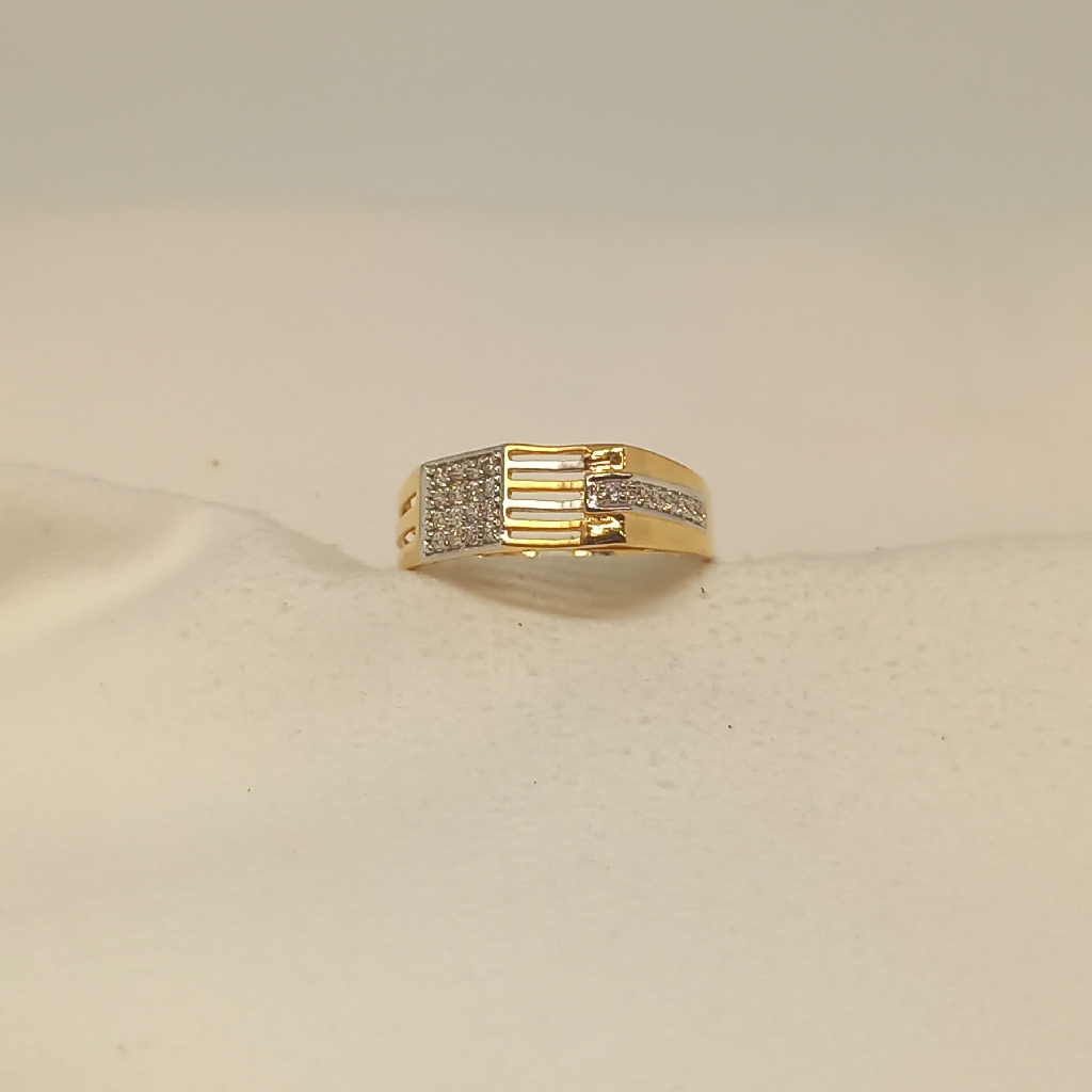18Kt Gold Gents Ring