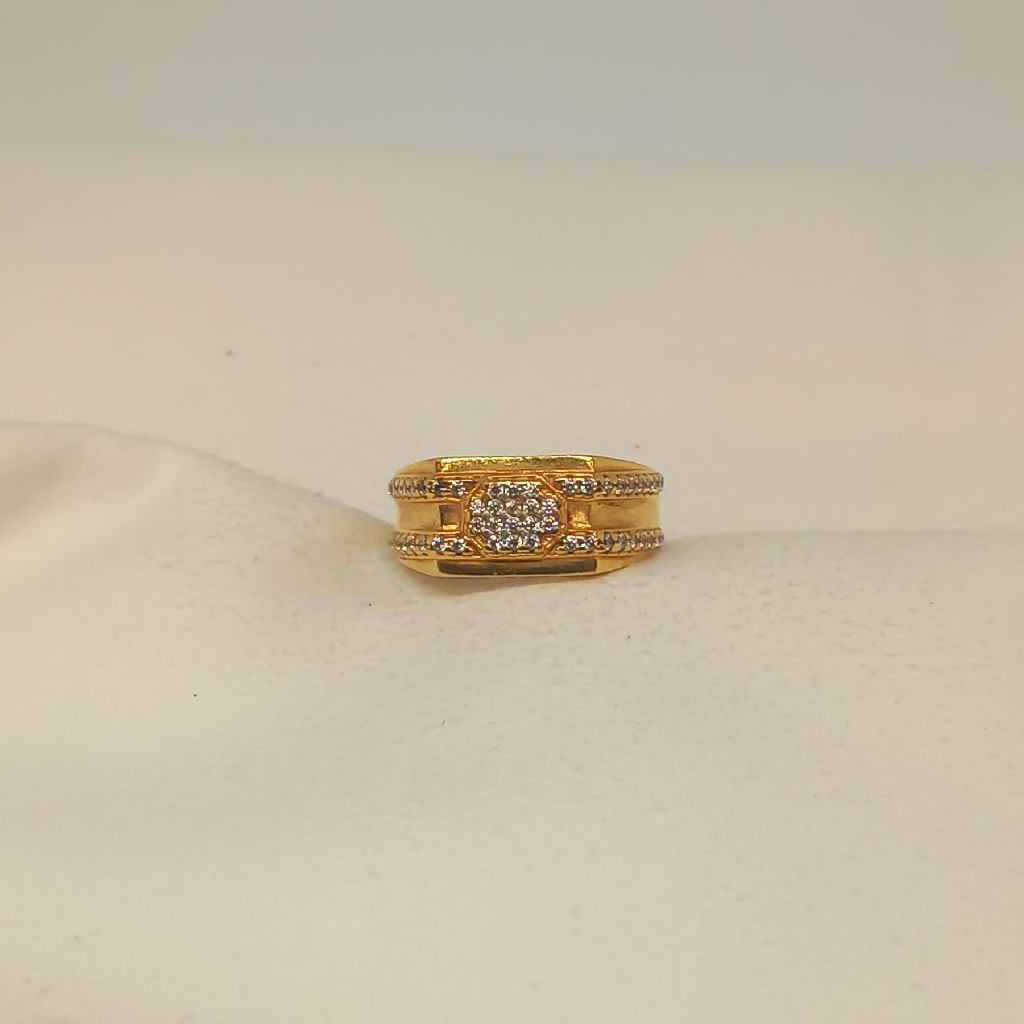 18Kt Gold Gents Ring