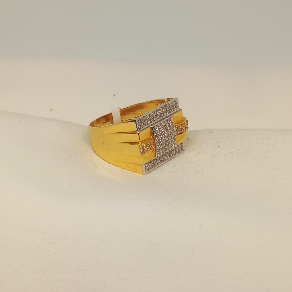 18Kt Gold Gents Ring