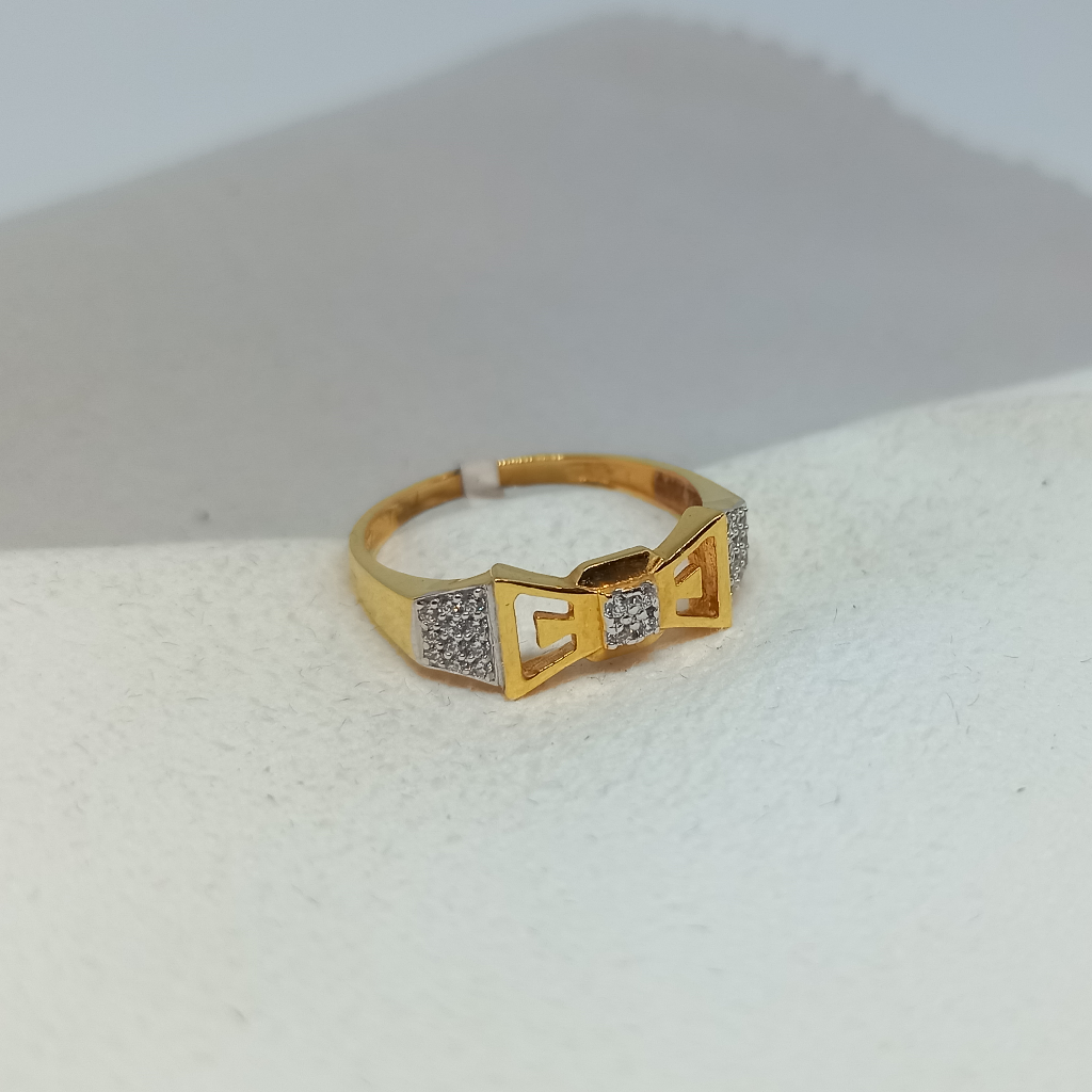 18kt ladies Ring