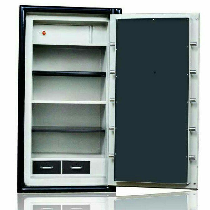 Classic safe jewelry locker