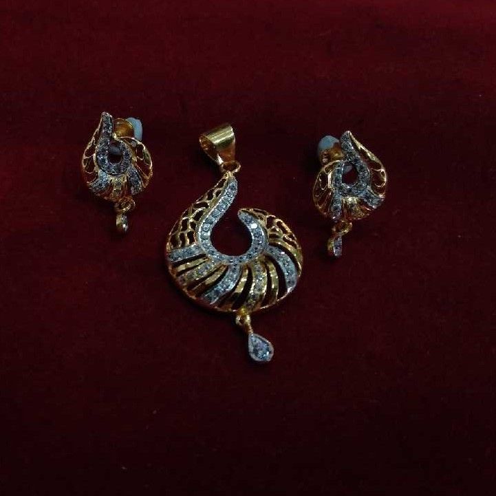 916 Gold Casting Stylish CZ Stone Pendant Set