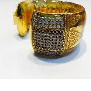 Gold Fancy Stuted Bharwadi Kadla