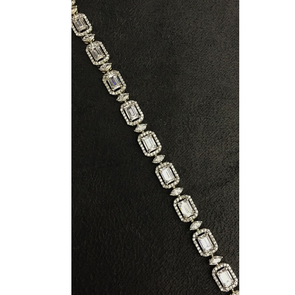 9KT Stunning swarovski Bracelet For Ladies