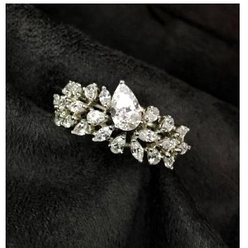 9KT Swarovski Fashionable Women Ring