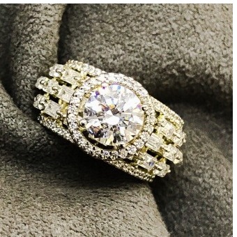 Stylish 9Kt Swarovski Ladies Ring