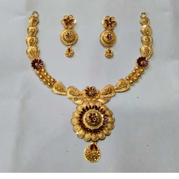 22KT Yellow Gold Flower Pattern Necklace Set