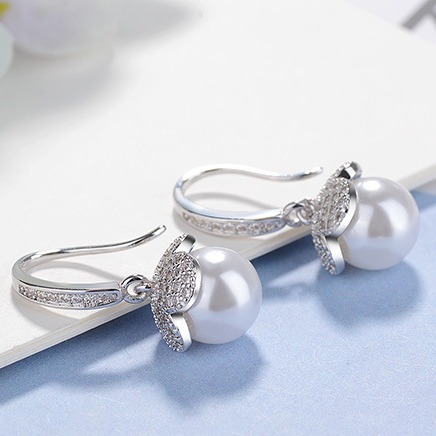 Antique Style Pearl Ladies Earring