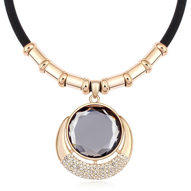 Stylish Pendant Set For Ladies