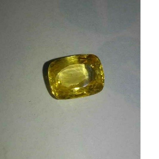 3.5ct cushion yellow yellow-sapphire-pukhraj