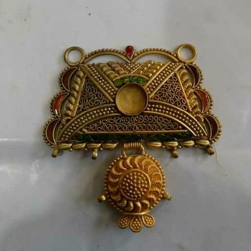 916 Classic Design Gold Ladies Pendant