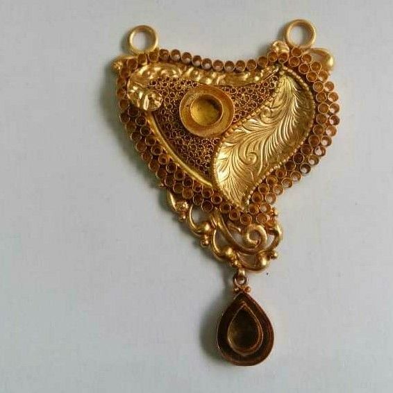 22kt Gold Dazzling Ladies Pendant