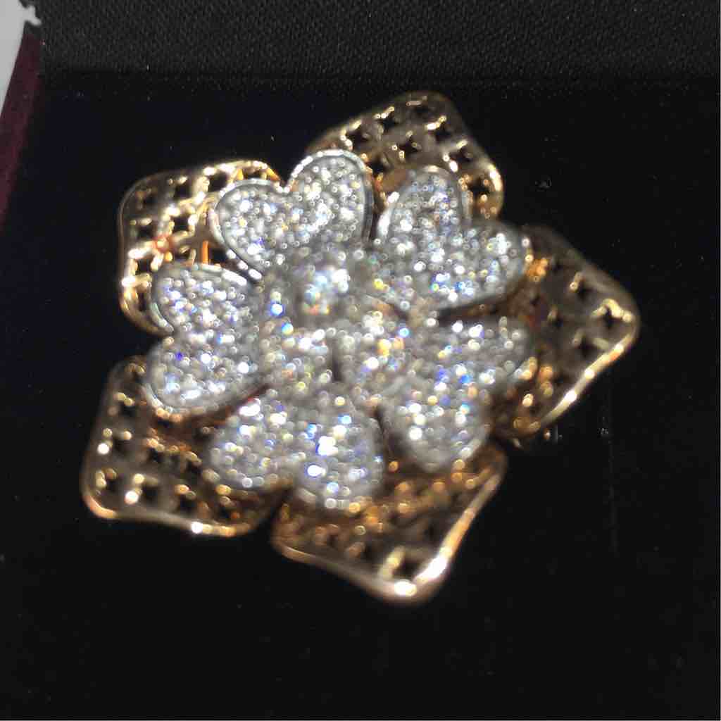 18KT Gold Flower Shape Ladies Ring