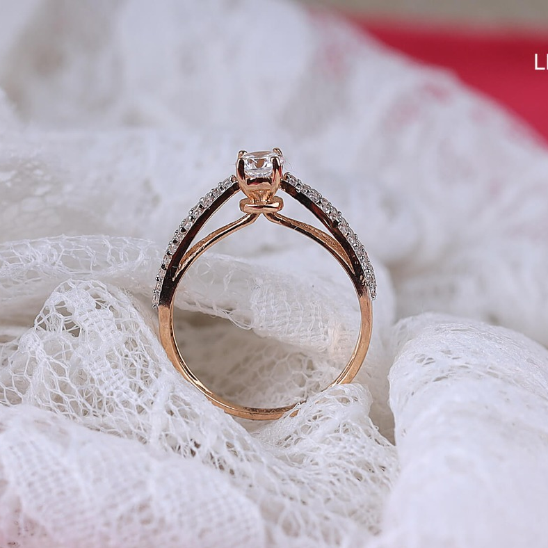 18k Gold Engagement Cz ring