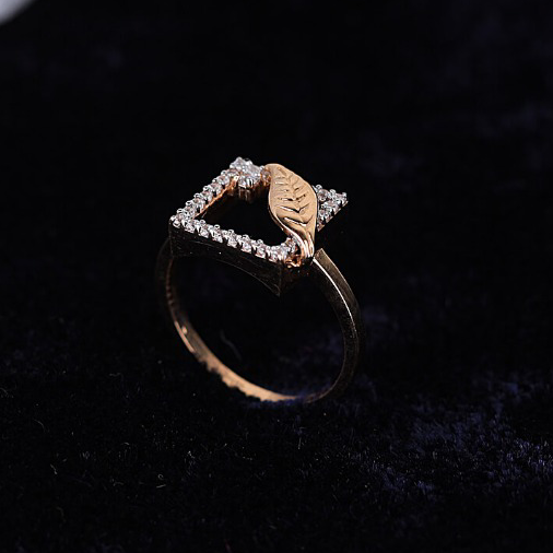 18k Gold Fancy Cz ladies ring
